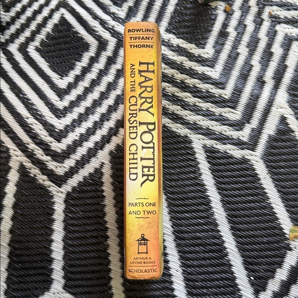 Harry Potter and the Cursed Child 1&2 Special Rehersal Edition Script - Picture 2 of 6